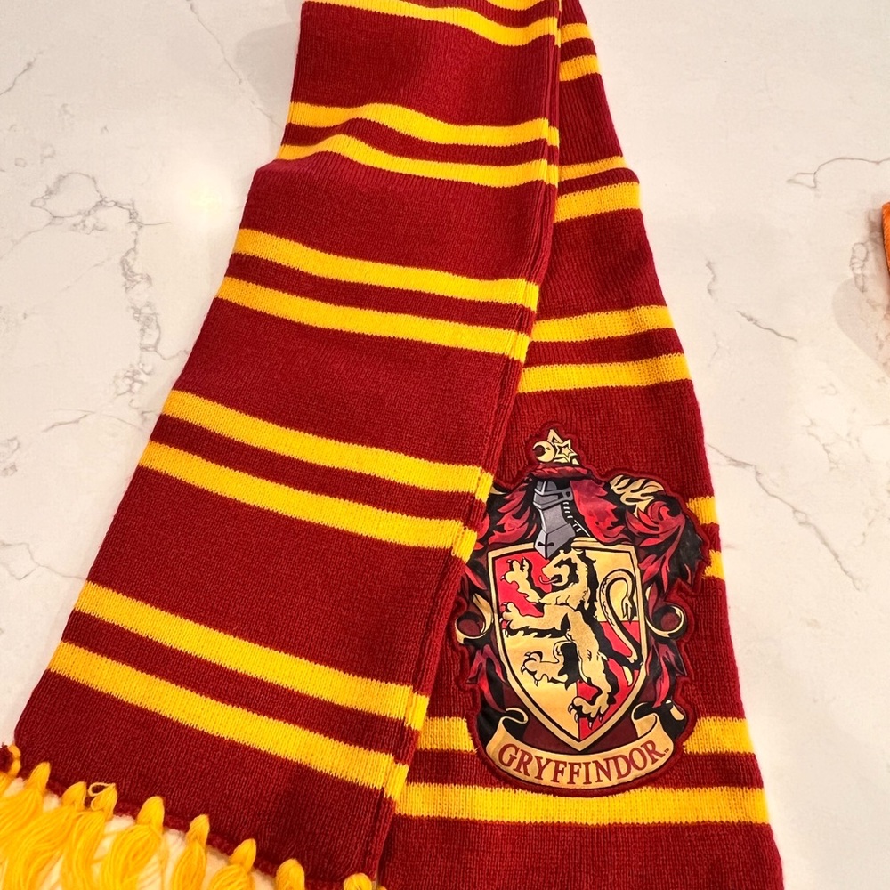 Authentic Universal Theme Park Harry Potter Robe - Picture 4 of 6